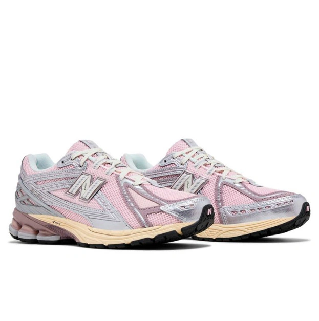 URBAN  New Balance 993 Joe Freshgoods Performance Art Powder Pink